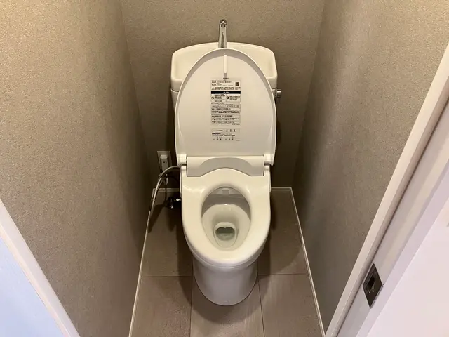 【慎重・丁寧に作業】臭い・尿石・黒ズミまとめて洗浄致しますサービスの画像