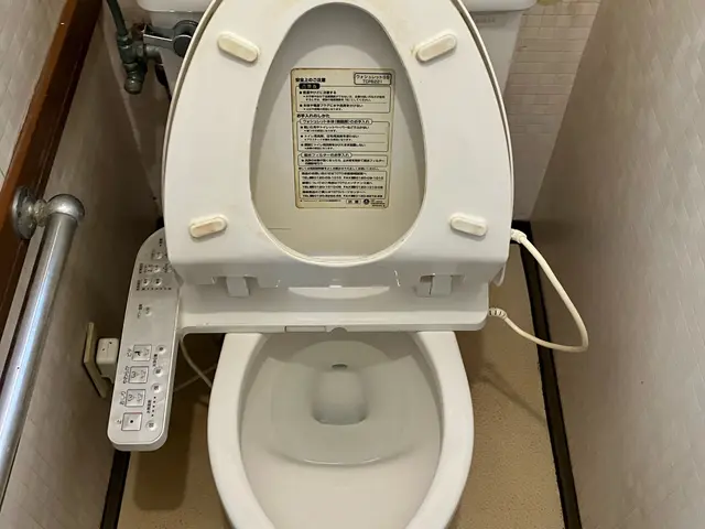 【慎重・丁寧に作業】臭い・尿石・黒ズミまとめて洗浄致しますサービスの画像