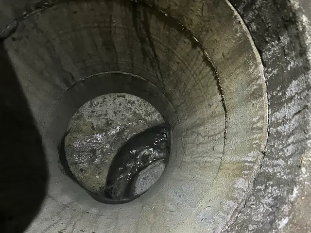 業界歴15年！　排水詰まり時の24時間緊急対応可！エンジン式強力高圧洗浄機使用サービスの画像