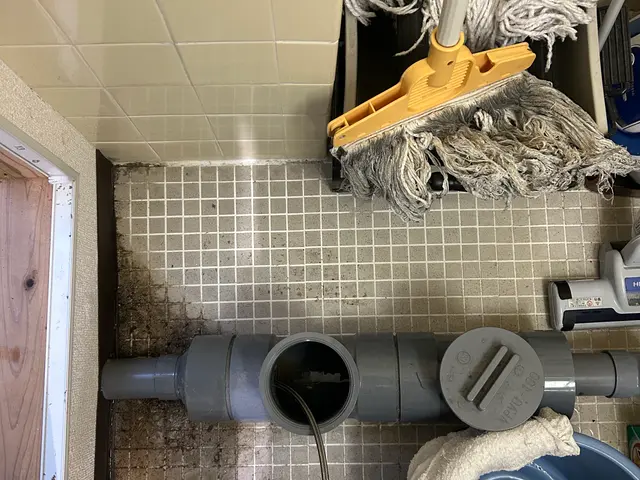 業界歴15年！　排水詰まり時の24時間緊急対応可！エンジン式強力高圧洗浄機使用サービスの画像