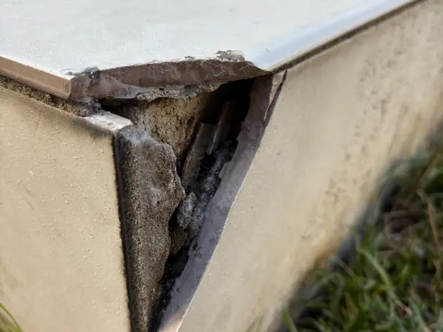 ☆玄関のタイルや、駐車場のアスファルト等の補修ならお任せ下さい☆サービスの画像