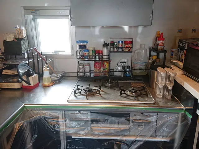 お写真の女性が長期休業になります。店長or店長とスタッフでのお伺いになります。サービスの画像