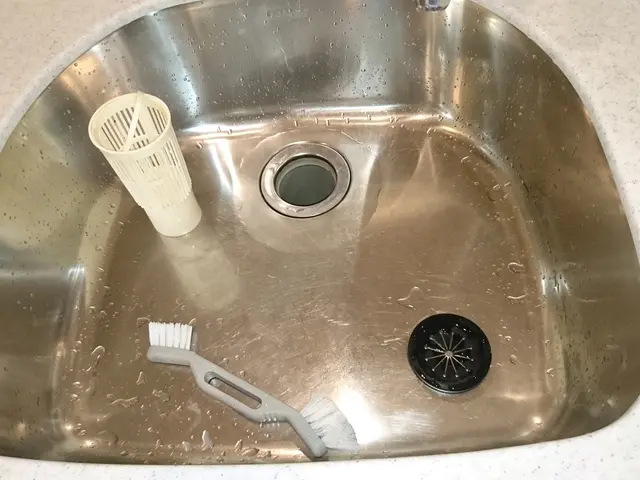 お写真の女性が長期休業になります。店長or店長とスタッフでのお伺いになります。サービスの画像