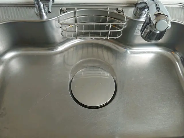 お写真の女性が長期休業になります。店長or店長とスタッフでのお伺いになります。サービスの画像