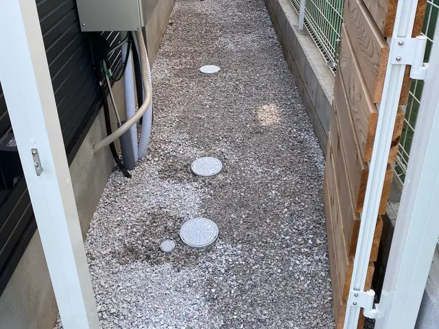 雑草のお悩みは砂利敷きで解決！ご希望の砂利の種類もお探し致します！サービスの画像