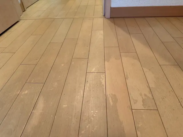 ワックスによるムラ・黒ずみも除去！フローリングをきれいに再生コーティングサービスの画像