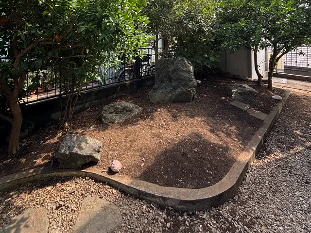 無理せずおまかせ！優しい草むしりサービス！時間がない方・腰がつらい方に！サービスの画像