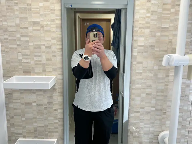 夫婦仲良くお伺い！「カビ取り＋鏡清掃」の追加料金なし！トコトン綺麗にピッカピカサービスの画像