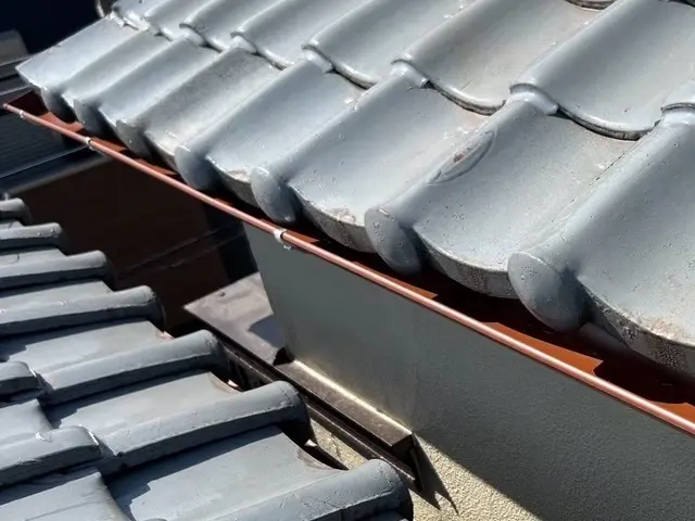 雨樋の割れ、金具補修　10分から15分で終わります！サービスの画像