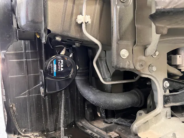 ホーンの修理交換作業、国産車に限ります。車種によりお受けできない場合がございますサービスの画像