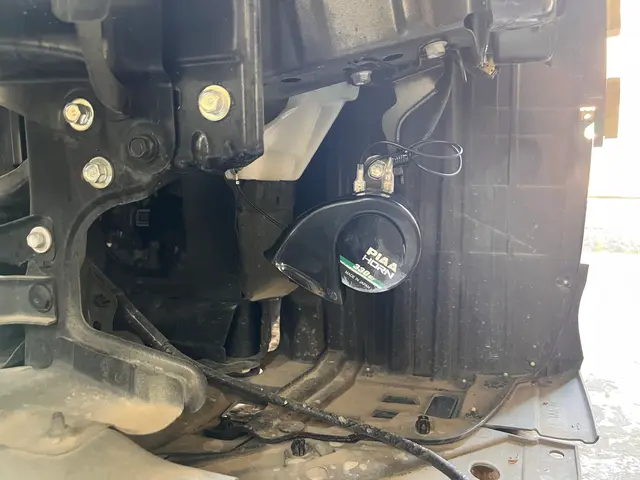 ホーンの修理交換作業、国産車に限ります。車種によりお受けできない場合がございますサービスの画像