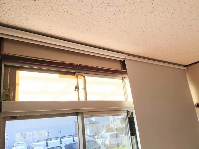 カーテンレール、ブラインド、ロールスクリーン取り付けお任せ下さい！サービスの画像