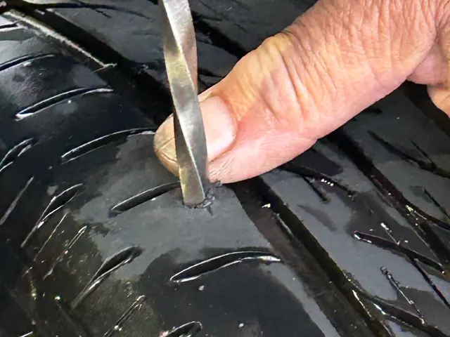 出張パンク修理致します。タイヤの事ならお任せください。迅速に作業いたします！サービスの画像