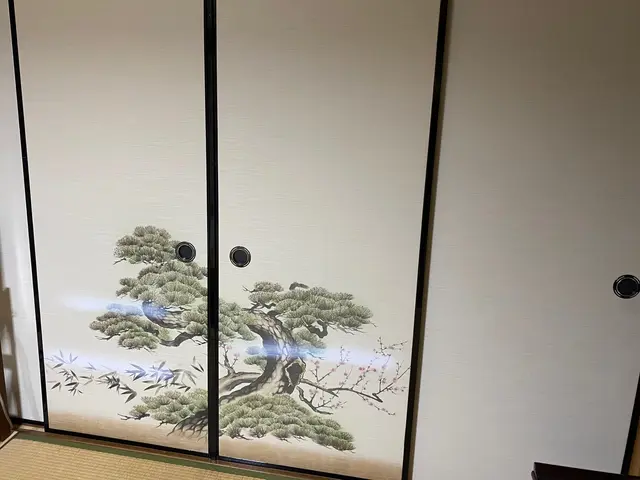 ふすま張り替えをお考えのお客様、是非当店にお任せください！サービスの画像