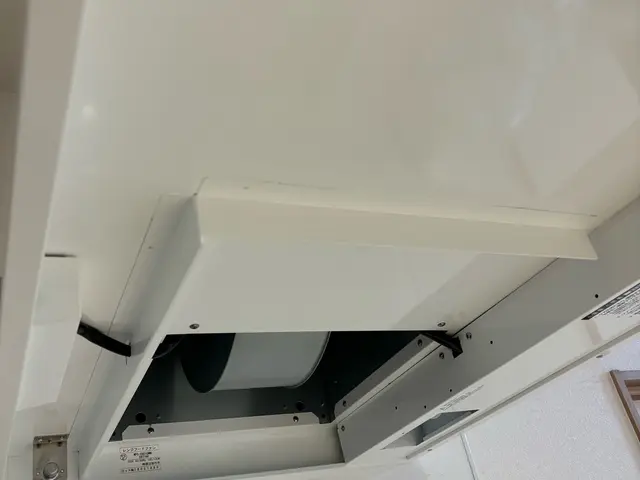 【口コミで選ばれています】頑固な油汚れお任せください♪コンロ周りの壁もサービス！サービスの画像