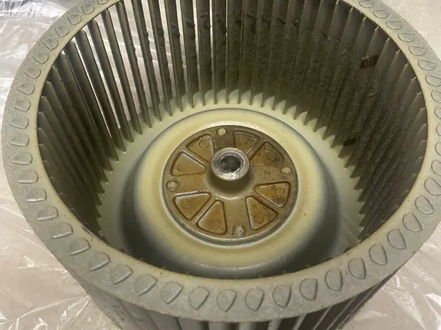 【口コミで選ばれています】頑固な油汚れお任せください♪コンロ周りの壁もサービス！サービスの画像