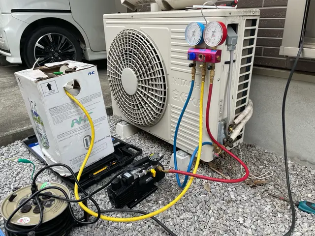 隠蔽配管も対応 【水漏れバスター】冷えなくなったガス漏れ 緊急でも治してますサービスの画像