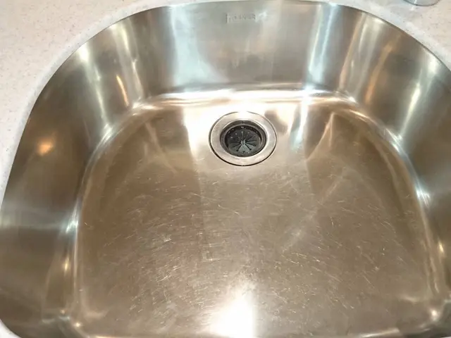 お写真の女性が長期休業になります。店長or店長とスタッフでのお伺いになります。サービスの画像