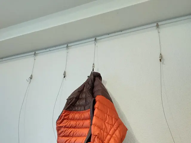 あると便利！ピクチャーレール 天井壁付けOK 絵の取付まで無料対応いたします！サービスの画像