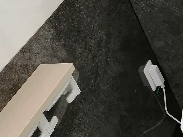 ｺﾝｾﾝﾄLANｱﾝﾃﾅｱｰｽ移設です。増設移設緊交換修理急時間外ご連絡くださいサービスの画像