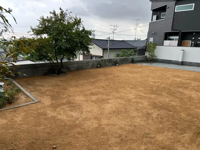 お庭の雑草等お掃除致します！サービスの画像