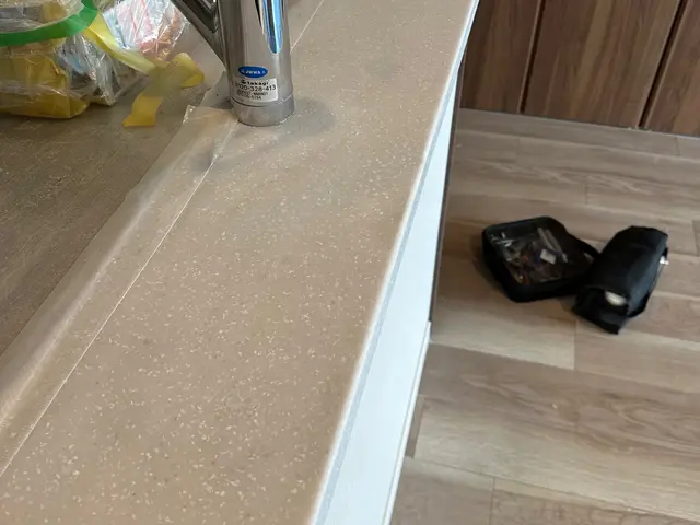 フローリング、樹脂、アルミサッシ、レンジフードなどの傷補修サービスの画像