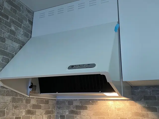 フローリング、樹脂、アルミサッシ、レンジフードなどの傷補修サービスの画像