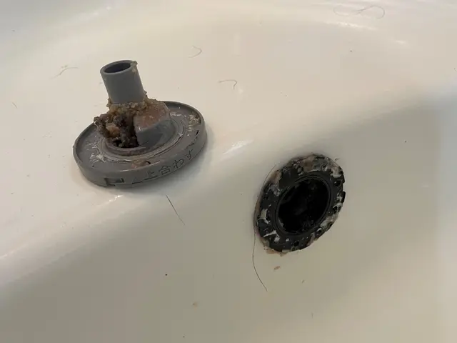 マイクロバブル＆環境配慮型洗浄剤で配管汚れもスッキリ！作業前後の検査もサービス！サービスの画像