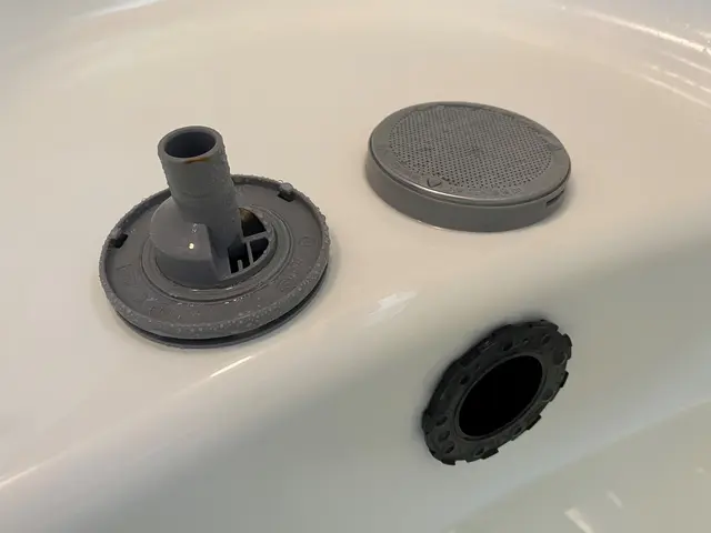 マイクロバブル＆環境配慮型洗浄剤で配管汚れもスッキリ！作業前後の検査もサービス！サービスの画像