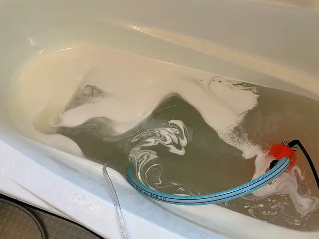 マイクロバブル＆環境配慮型洗浄剤で配管汚れもスッキリ！作業前後の検査もサービス！サービスの画像