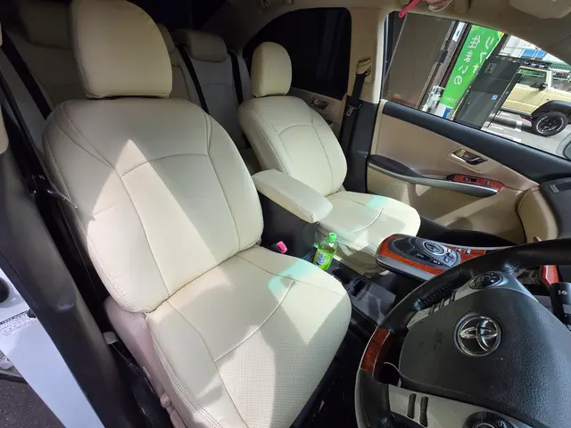 年中無休 24時間対応 シートカバー取付致します！その他電装品もご相談下さい！サービスの画像