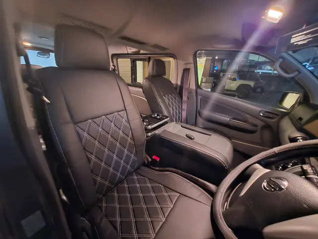 年中無休 24時間対応 シートカバー取付致します！その他電装品もご相談下さい！サービスの画像