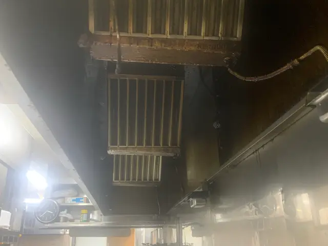 厨房ダクト清掃☆頑固な油汚れもピカピカに☆ファーストフード店や病院など幅広い実績サービスの画像