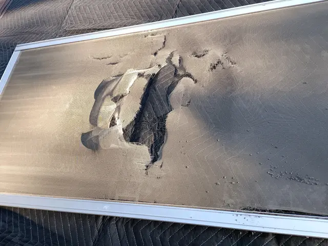 網戸貼り替え。【黒色】サービスの画像