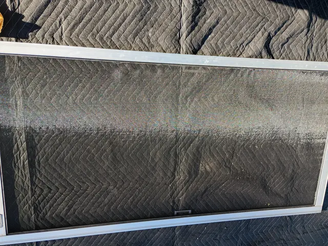 網戸貼り替え。【黒色】サービスの画像