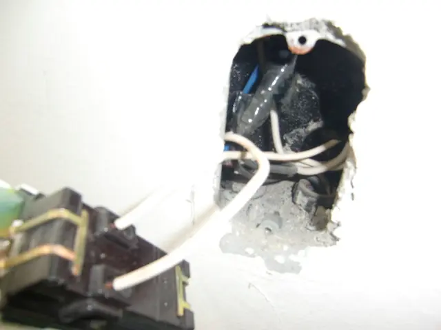 ＜土日祝も優先対応◎女性スタッフ同行可＞業界40年のベテラン電気工事士がお伺い！サービスの画像