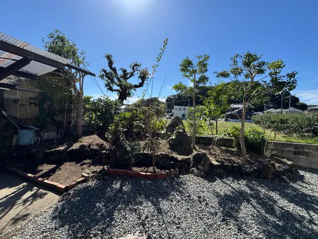 一年の締めくくりと始まりに、庭を整えませんか？急なご対応も承っております。サービスの画像