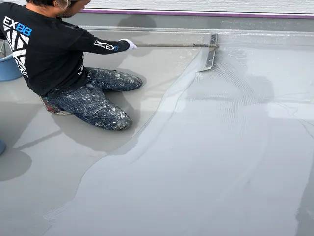 【土日祝のみの施行可能です!!】雨漏り工事実績多数・ベランダ床の勾配調整も可能！サービスの画像