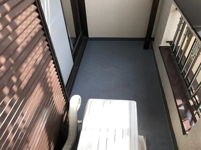 【土日祝のみの施行可能です!!】雨漏り工事実績多数・ベランダ床の勾配調整も可能！サービスの画像