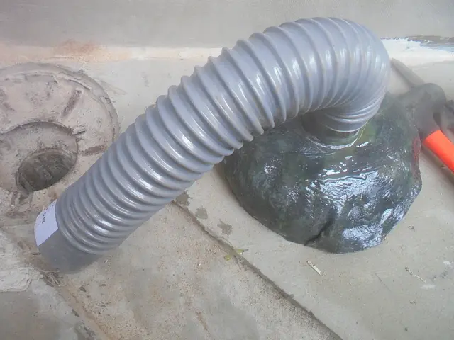 【土日祝のみの施行可能です!!】雨漏り工事実績多数・ベランダ床の勾配調整も可能！サービスの画像