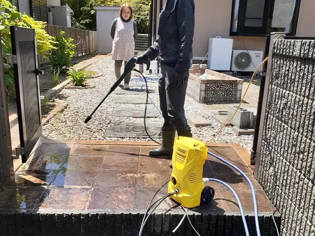駐車場、外回りの高圧洗浄サービスの画像