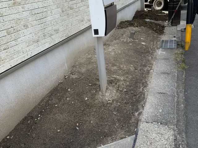 店長の私がすべて対応いたします。砂利敷きで、雑草なしの幸せ快適生活！庭が激変！サービスの画像