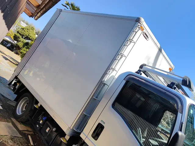 荷台高さ2m！安心の2名！不用品回収OK！サービスの画像