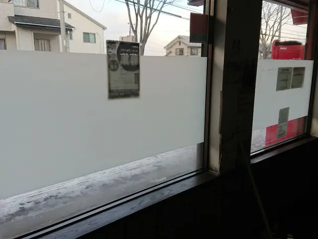 ガラスフィルム貼りお任せ下さい！サービスの画像