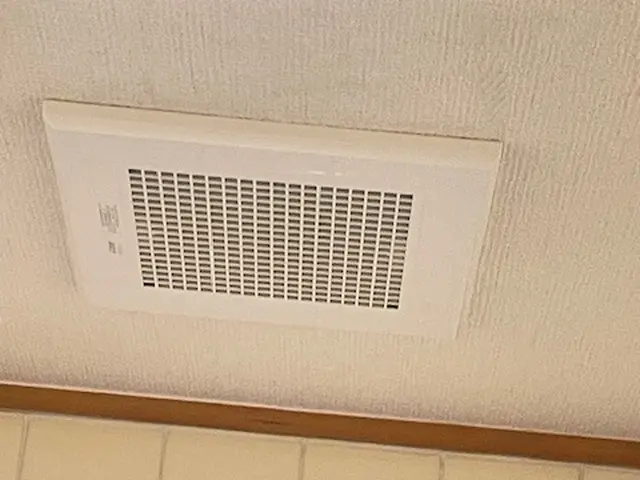浴室換気扇交換､器具はお客様支給品の場合の料金です（浴室乾燥機ではありません）。サービスの画像