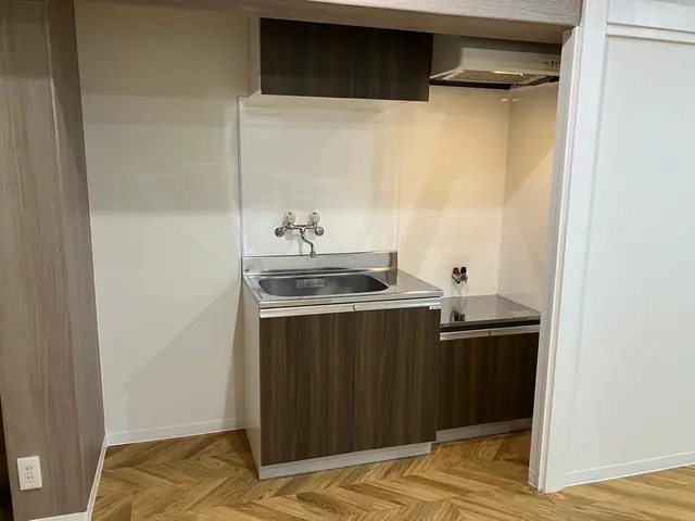 賃貸物件や築古物件に大人気◎キッチンパネル張り替えで明るいキッチンに！サービスの画像