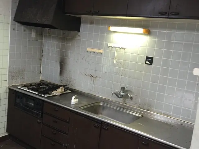 賃貸物件や築古物件に大人気◎キッチンパネル張り替えで明るいキッチンに！サービスの画像