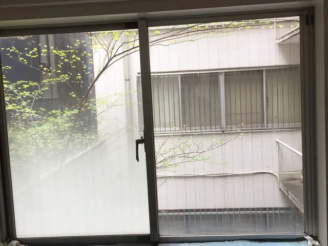 窓ガラスのフィルムを貼ってもしもの時の安心安全を！サービスの画像