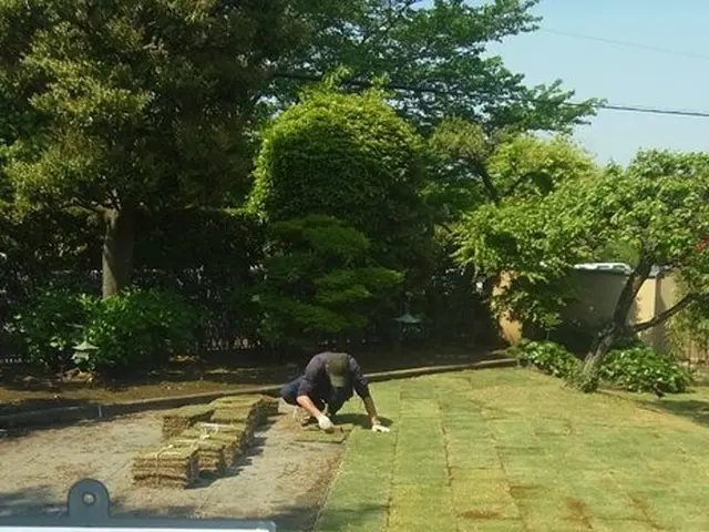 【口コミ賞受賞】裸足で芝の上を歩きませんか？！春と秋の施工がオススメです！！サービスの画像