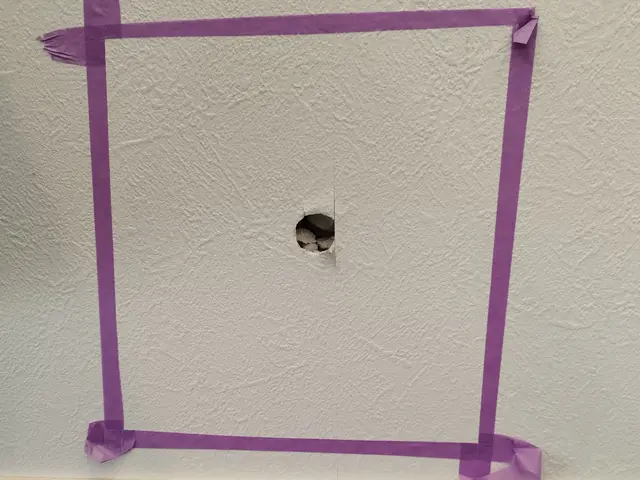 壁に空いた穴を修繕します。無かったかのように！サービスの画像